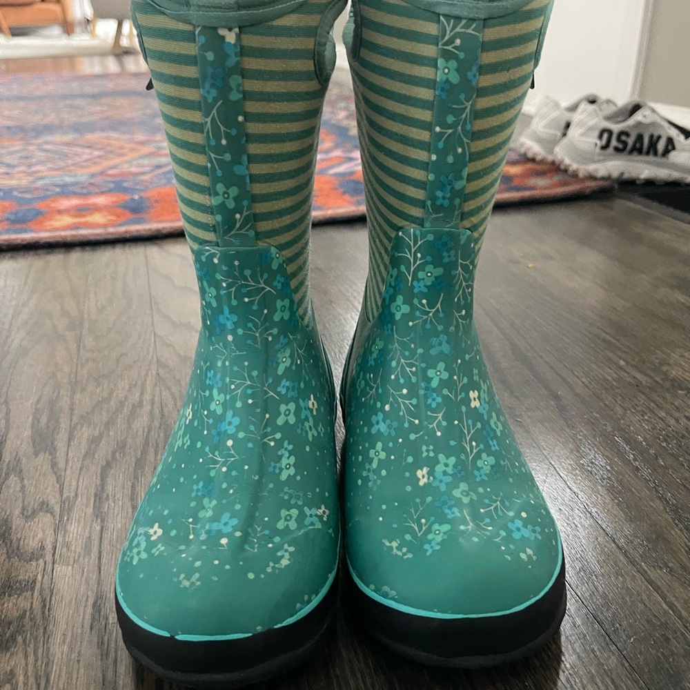 BOGS- size 2 kids snow/rain boots. Loved but still have plenty of wear!